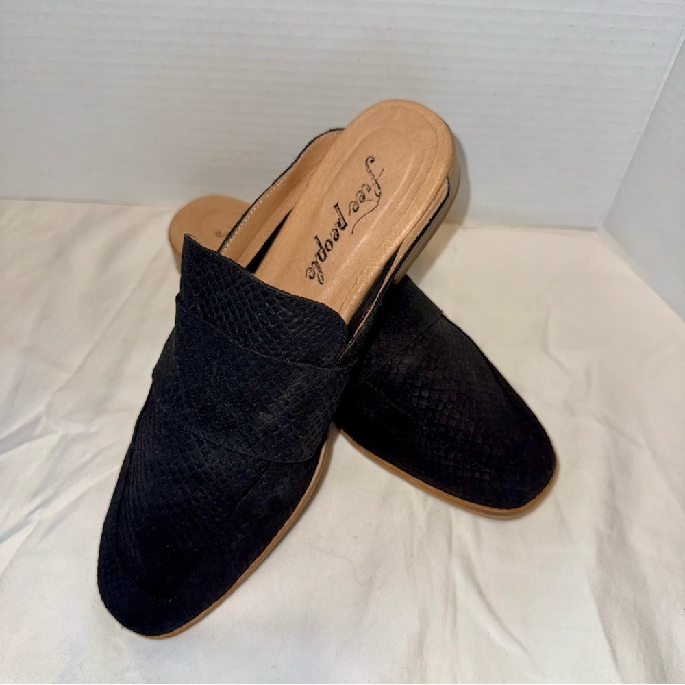Free People Black Snakeskin Print Suede/Leather‎ Mules Slip-on Shoes Ladies 7.5